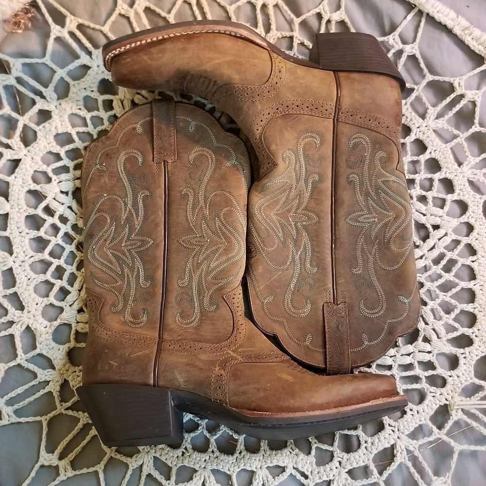 Ariat cowgirl boots